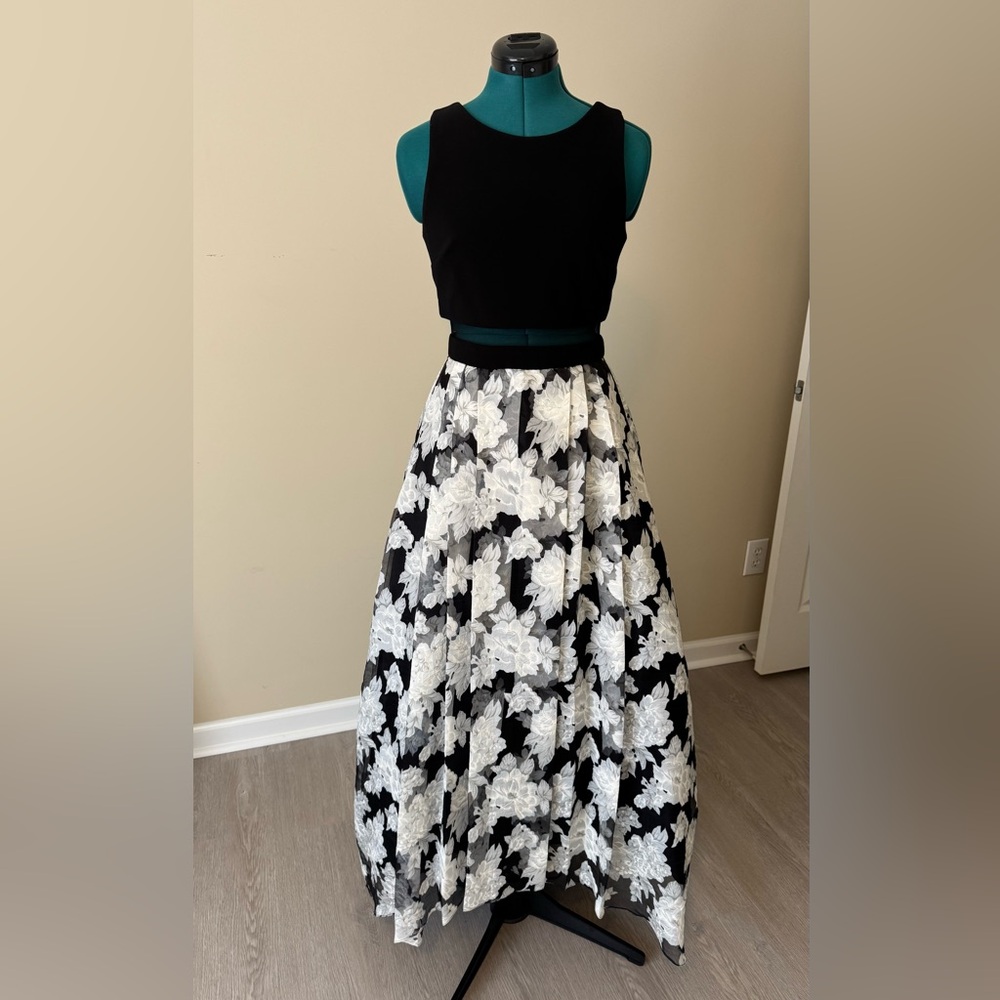 NWOT Betsy & Adam Ball Gown Size 2 Illusion Waist Slight Hi-Low Hem